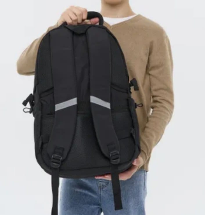 C’est A 16″ Urban Tech Backpack – USB Port, Large Capacity & Anti-theft Pocket