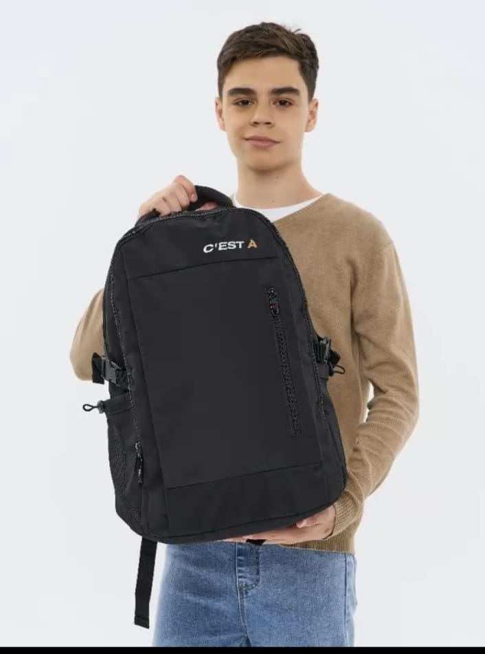C’est A 16″ Urban Tech Backpack – USB Port, Large Capacity & Anti-theft Pocket