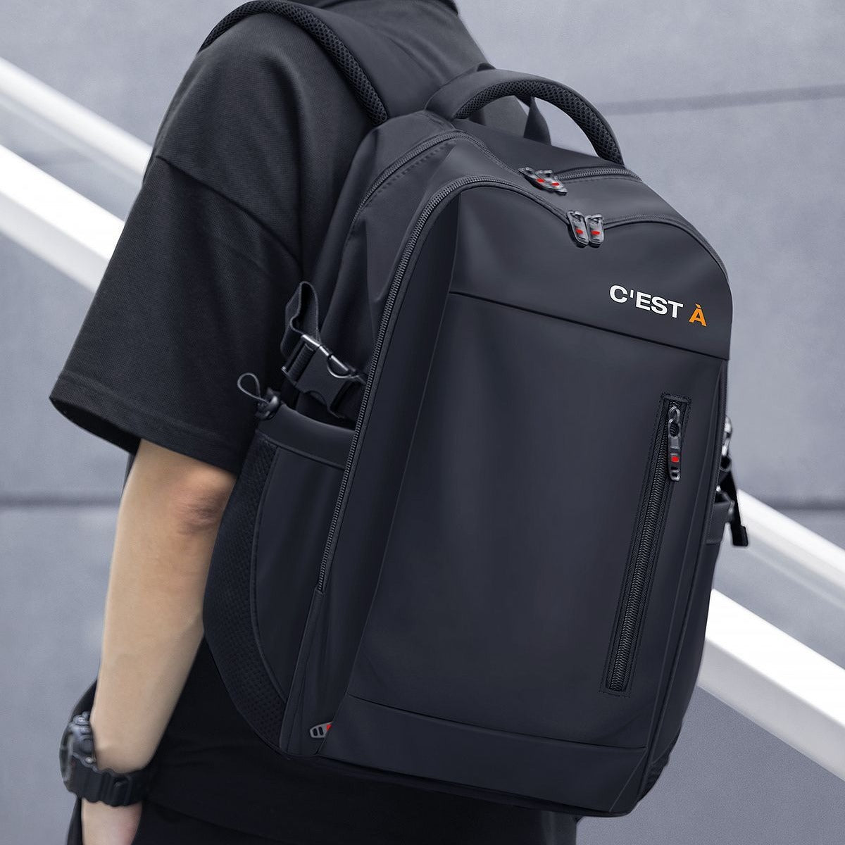 C’est A 16″ Urban Tech Backpack – USB Port, Large Capacity & Anti-theft Pocket