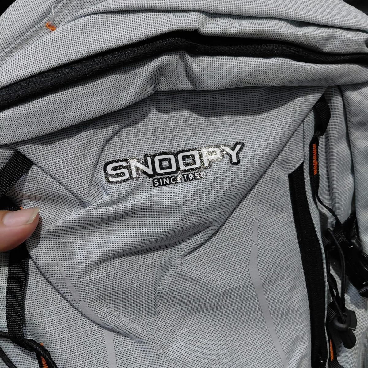 Snoopy Casual Backpack – Light Grey Checked, Water Resistant, 15.6" Laptop Compartment